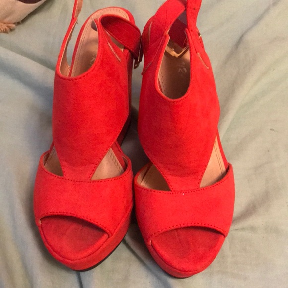 Red heels - Picture 1 of 2